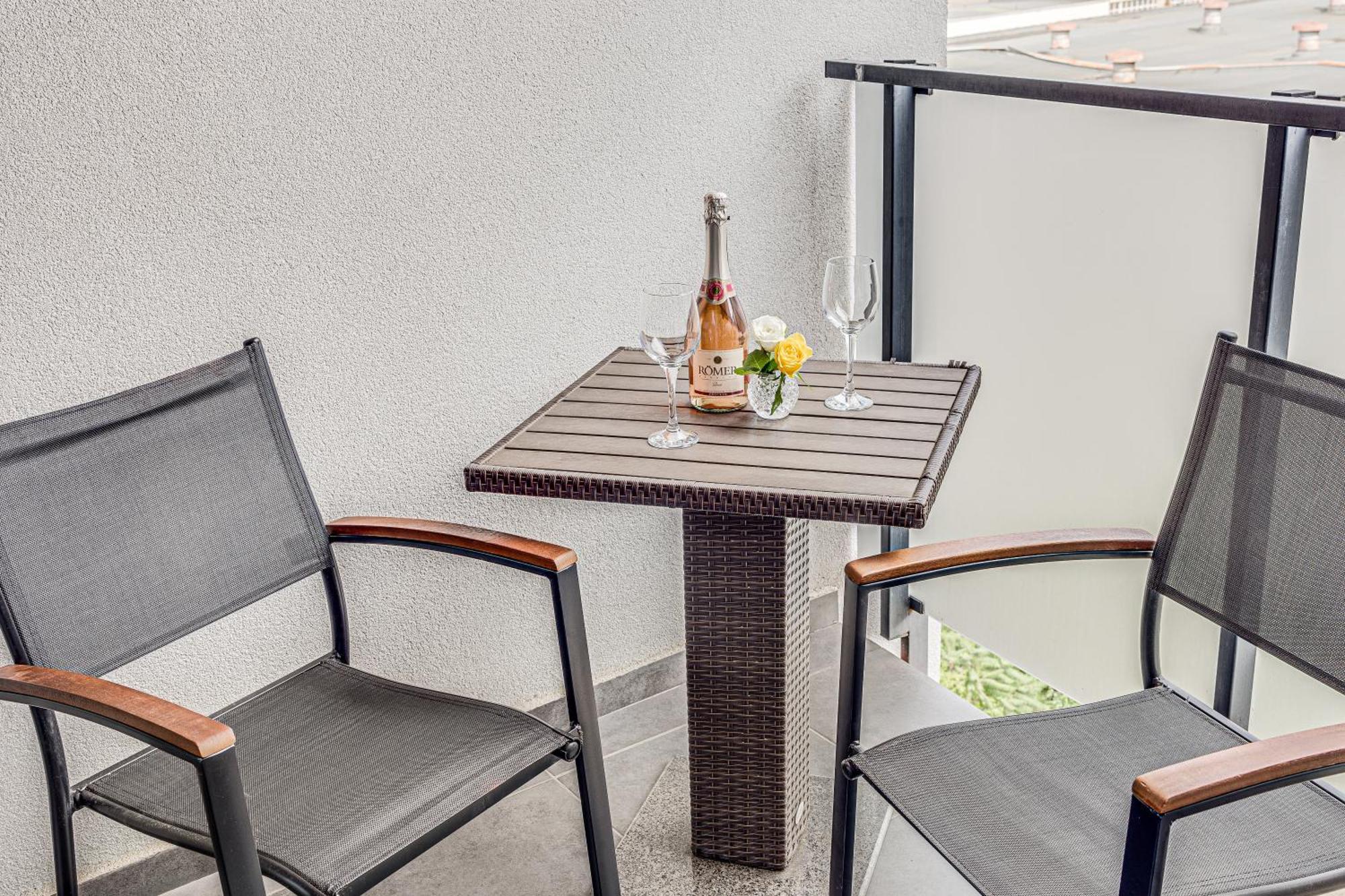 Ari - Ared Luxurious Apartments With Balcony & Free Parking أراد المظهر الخارجي الصورة